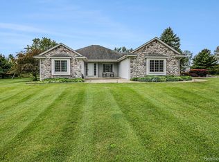 6268 Hazard Rd, Fenton, MI 48430