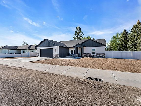 3rd image of 1218 Jade Dr