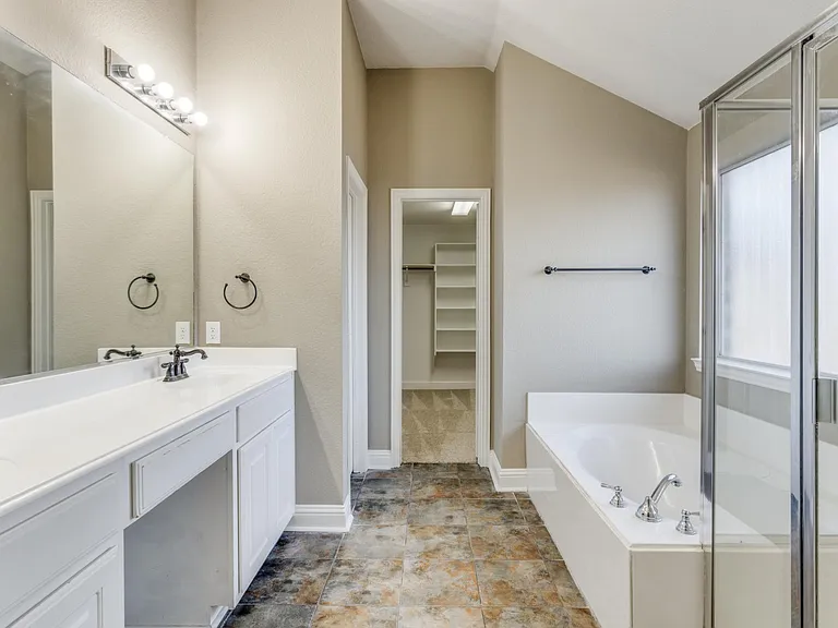 1241 Millers Creek Dr — Photo 15