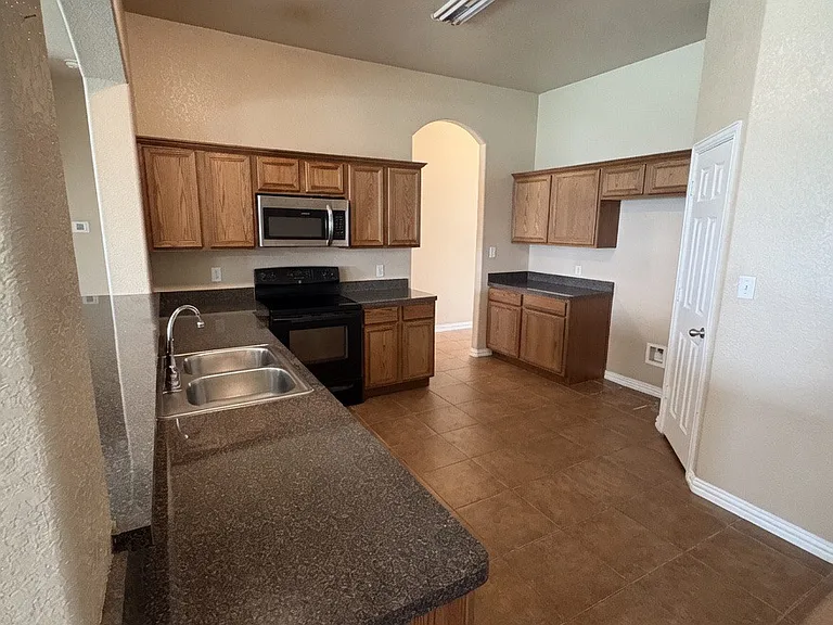 673 S Heights Dr — Photo 6