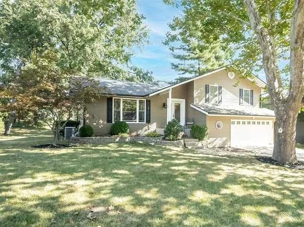 12 Pyrenees Dr, Lake Saint Louis, MO 63367