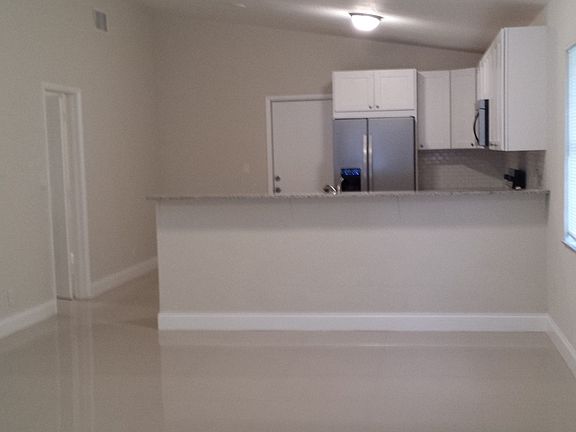 4th image of 820 NW 5th Ave