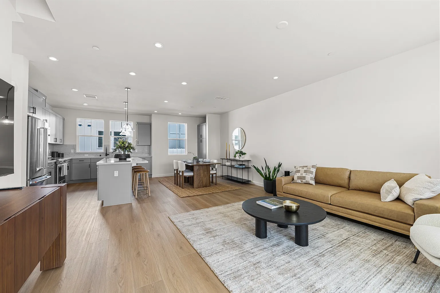 3 bed, 1714 sqft, $4,200 — Photo 3