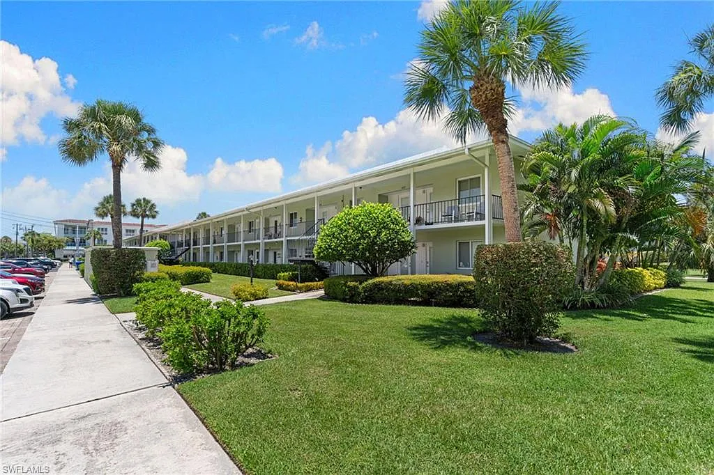 2 bed, 1.0 bath, 848 sqft, $2,000 — Photo 2