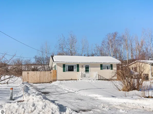 3829 Brook Dr, Traverse City, MI 49684