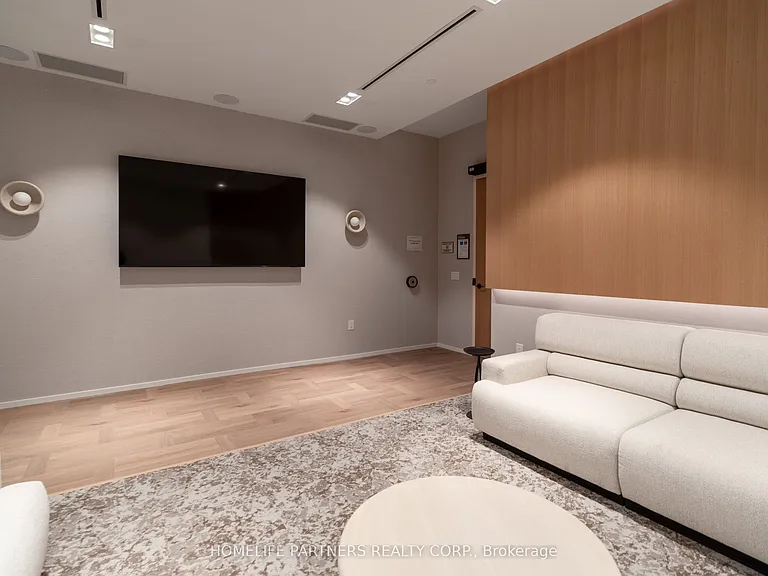 10 Oak St #1107 — Photo 33