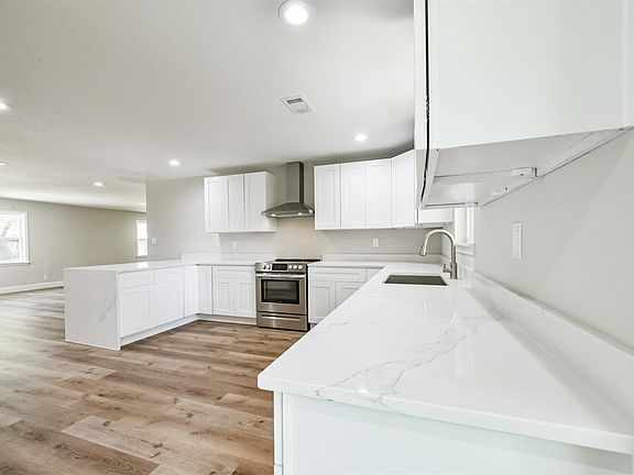 5th image of 4621 Briarbend Dr