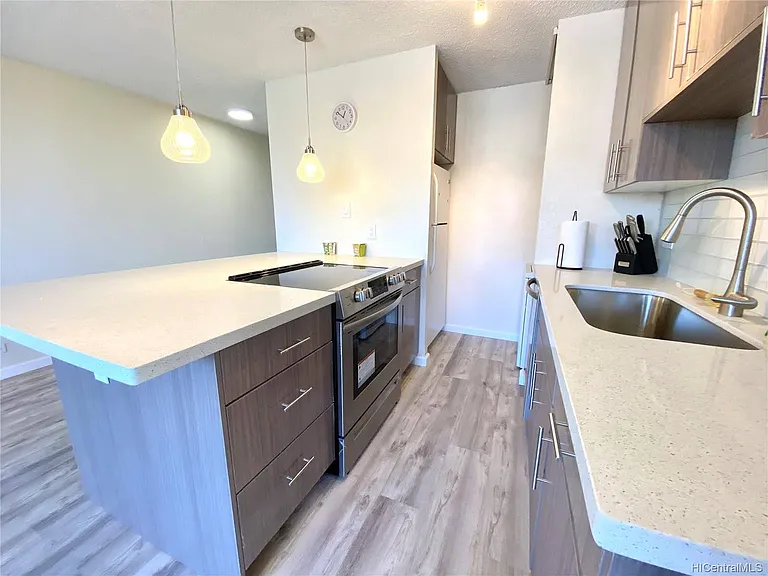 320 Liliuokalani Ave #1403 — Photo 4