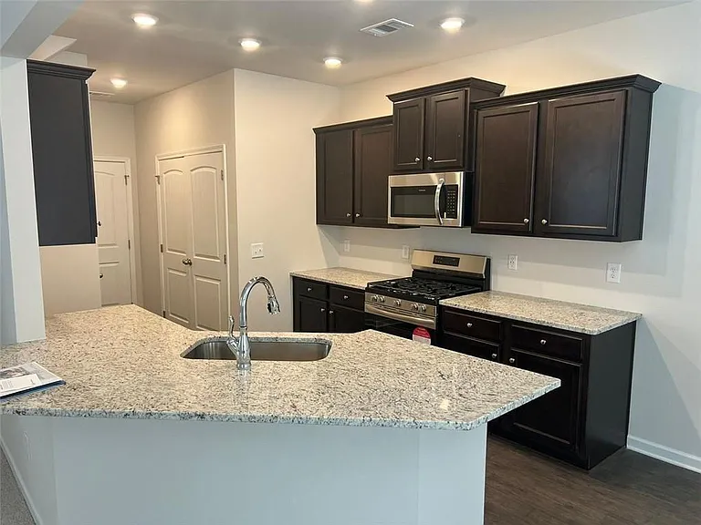 127 Berry Dr — Photo 7