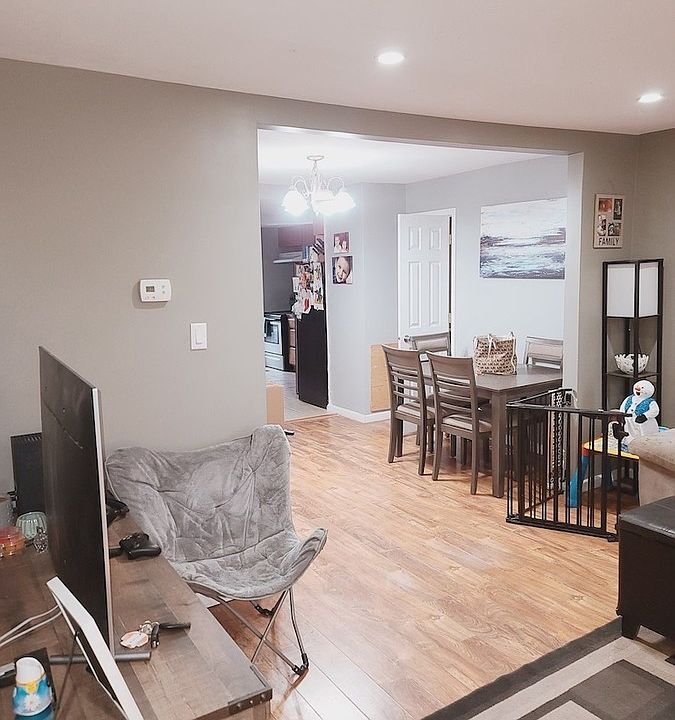 1st image of 2210 Janette Ave