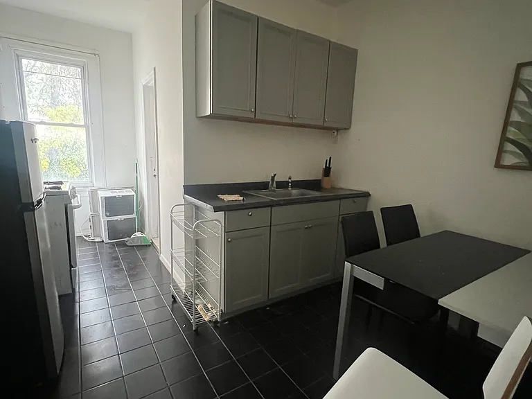422 Saint Pauls Ave #1 — Photo 4