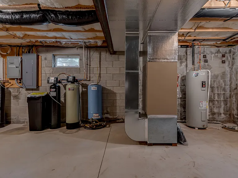 80 Hillbrook Dr — Photo 22
