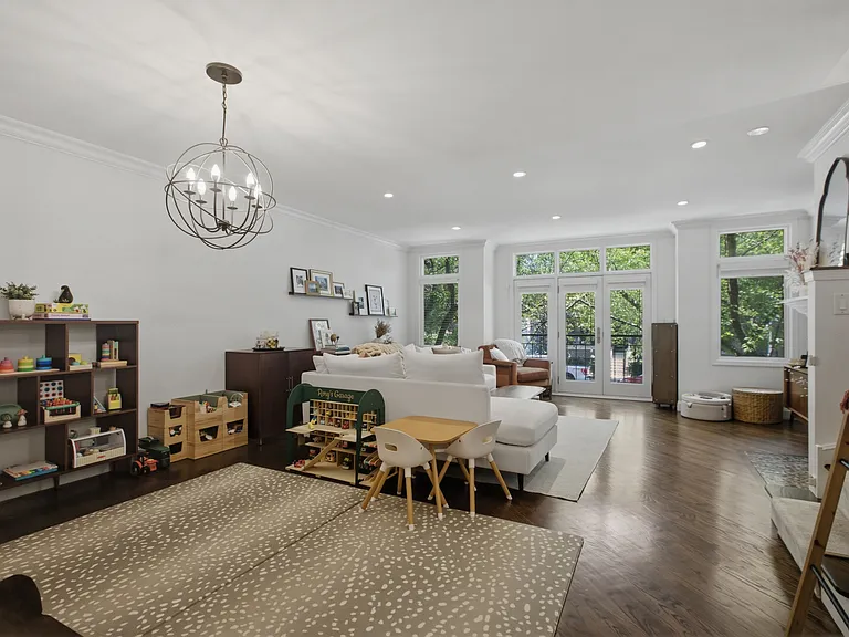 2718 N Southport Ave #A — Photo 3