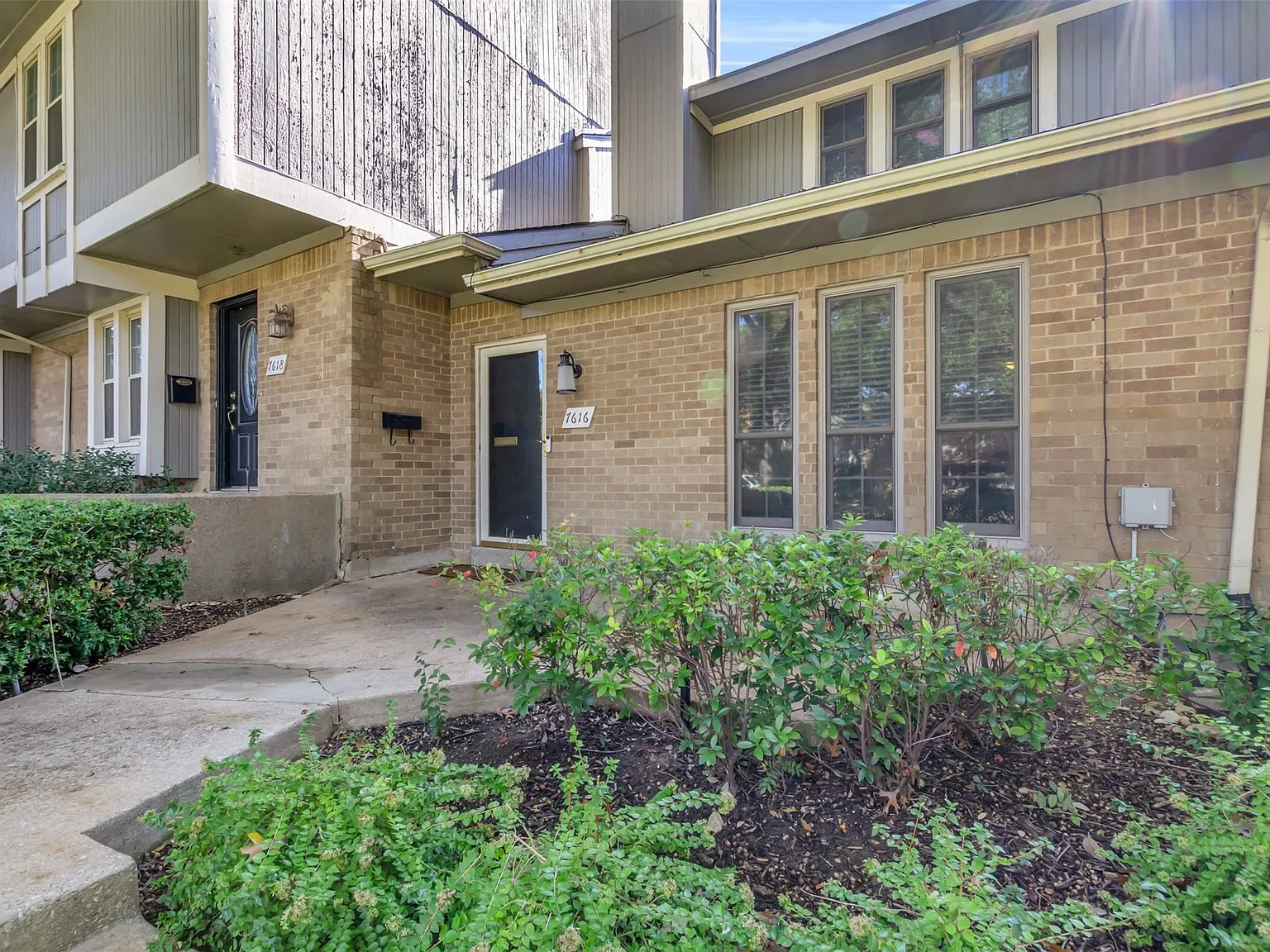 2 bed, 2.5 bath, 1320 sqft, $2,500 — Photo 3