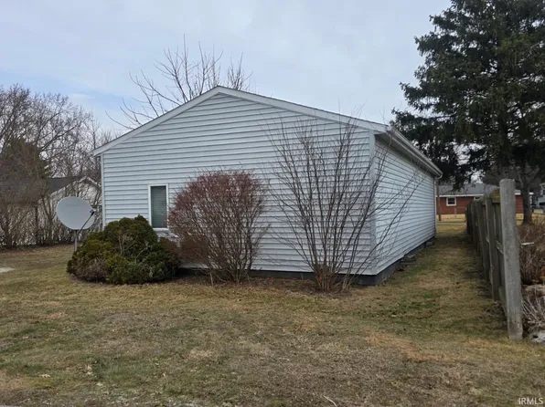 4619 & 4619 1/2 S Carey St, Marion, IN 46953