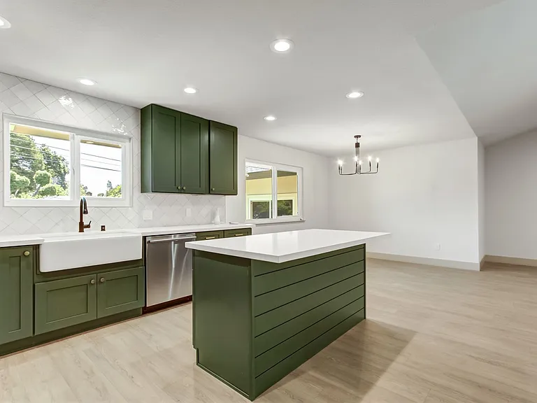 965 Jonas Ave — Photo 10