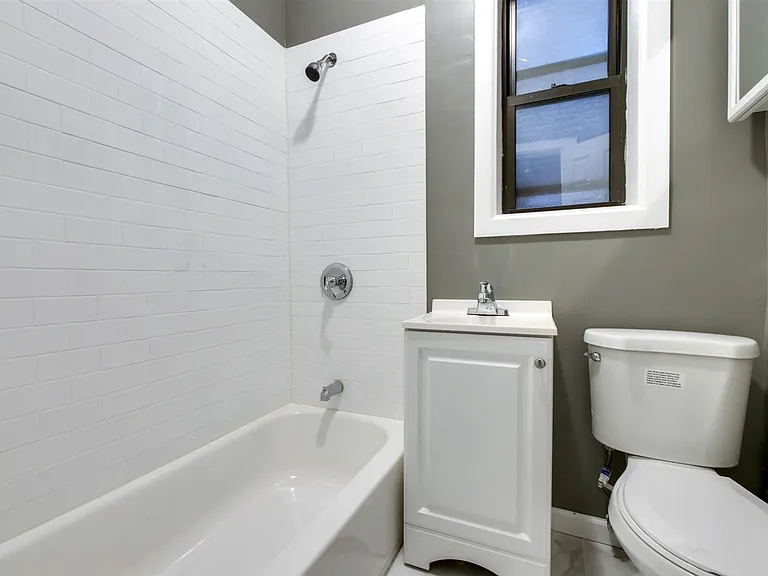 194 Kensington Ave #101 — Photo 4