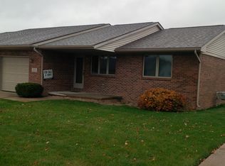 520 Woodpointe Dr, Woodville, OH 43469
