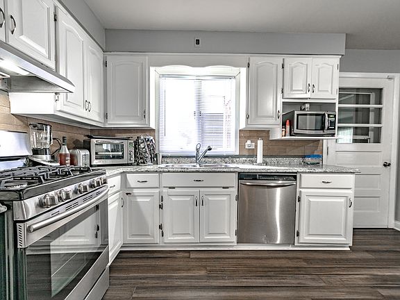 4th image of 907 W Westwood Dr