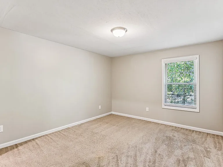Ashford Place Apartments — Photo 57