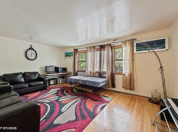 2nd image of 6438 N Francisco Ave