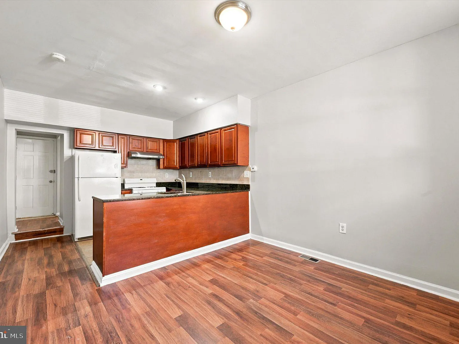 1 bed, 1.0 bath, 1219 sqft, $1,500 — Photo 3