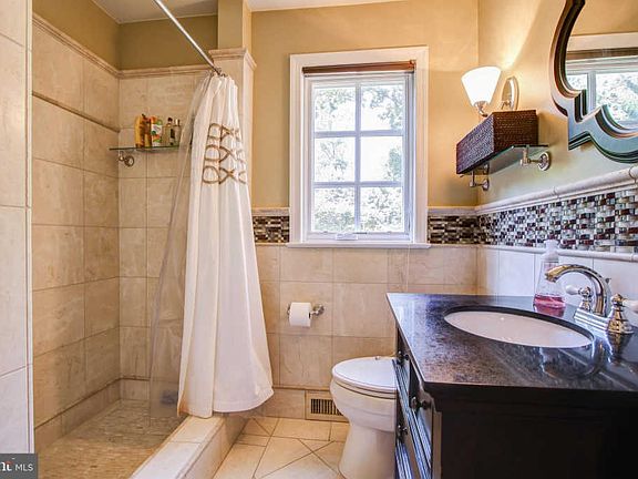 3rd image of 1457 Waggaman Cir