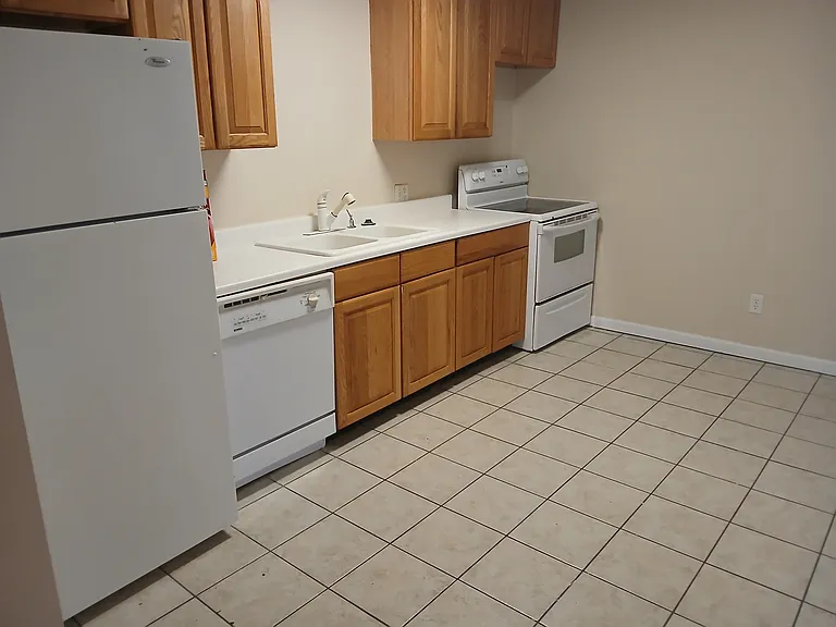 510-2 S Poplar St — Photo 7