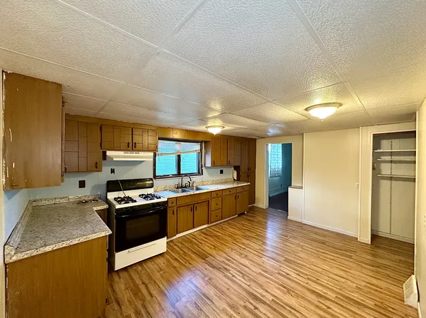 105 W Chartes St, New Castle, PA 16102