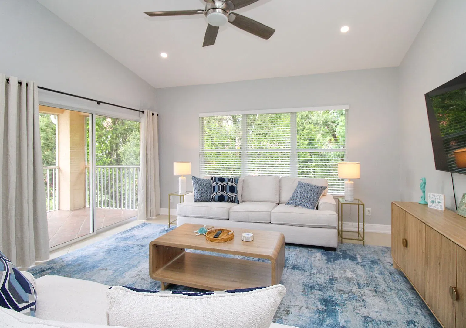 ** 3 Bedroom Coach Home Fully Remodeled In Berkshire Landings, Naples, Florida ** Seasonal ** — Photo 1