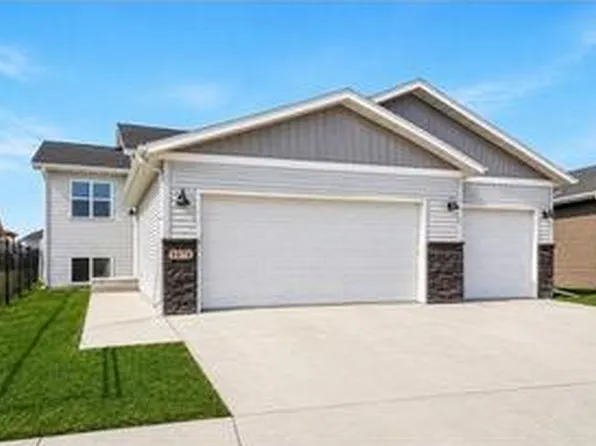 6879 67th St S, Horace, ND 58047
