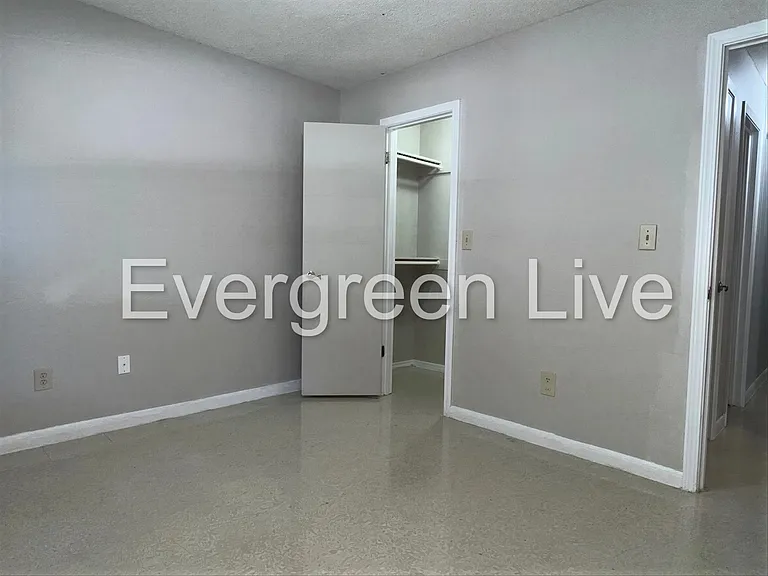 105 Celestin Ct — Photo 12