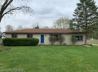 8233 Marlowe Rd, Belleville, MI 48111