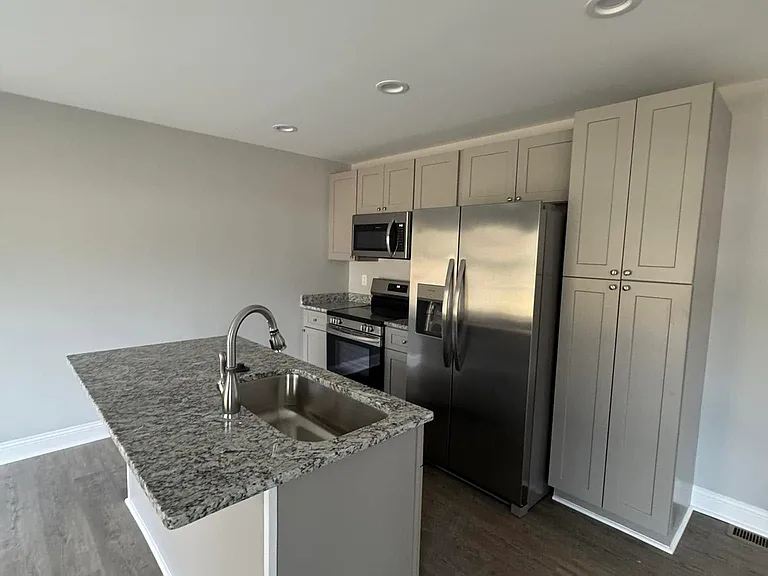 1057 W Massachusetts Ave — Photo 7