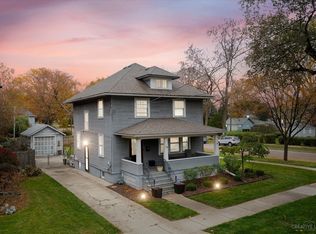 122 S Russell Ave, Aurora, IL 60506