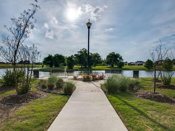2nd image of 2029 Hickory Dr