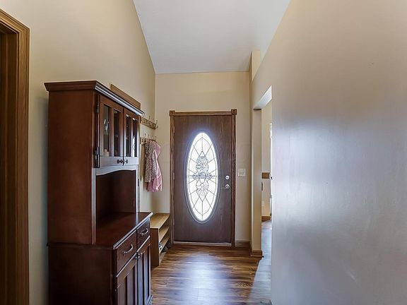 4th image of 570 Poppy Ln