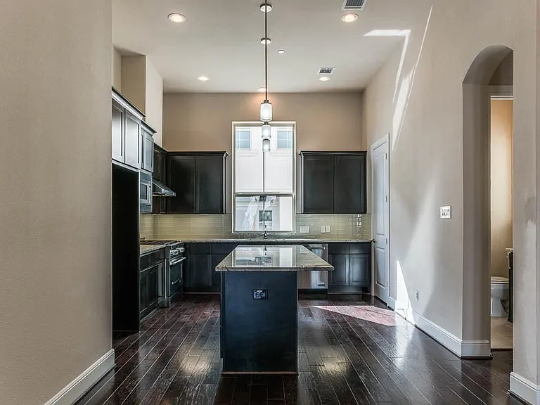 4009 Lillian St — Photo 10