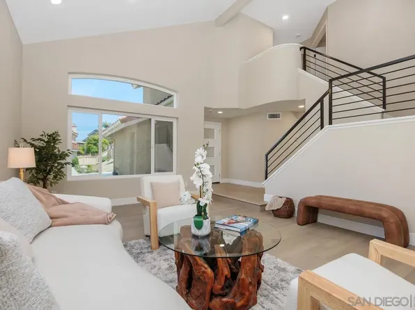 1823 Paseo Del Lago Dr, Vista, CA 92081