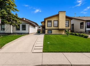 1620 W 47th St SW, Calgary, AB T3C 2C8