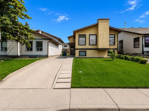 1620 W 47th St SW, Calgary, AB T3C 2C8