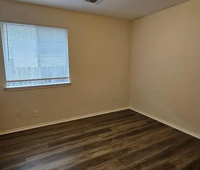 14902 Snelling Dr — Photo 9