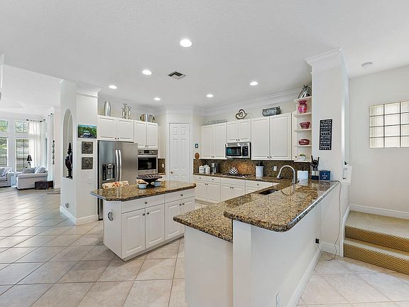 4th image of 715 Lyford Cay Drive