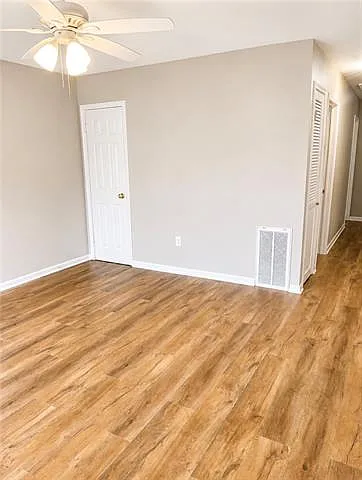 3 bed, 2.0 bath, 1300 sqft, $2,000 — Photo 3