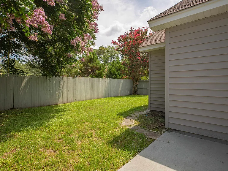 112 Dusty Trail Ln — Photo 32