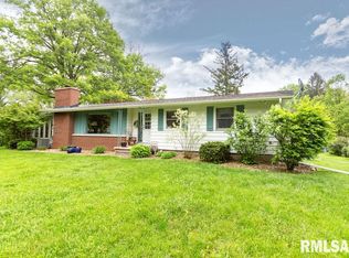 214 Shady Ln, Eureka, IL 61530