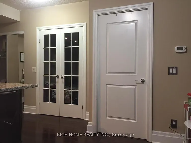 21 Upper Duke Cres #312 — Photo 17