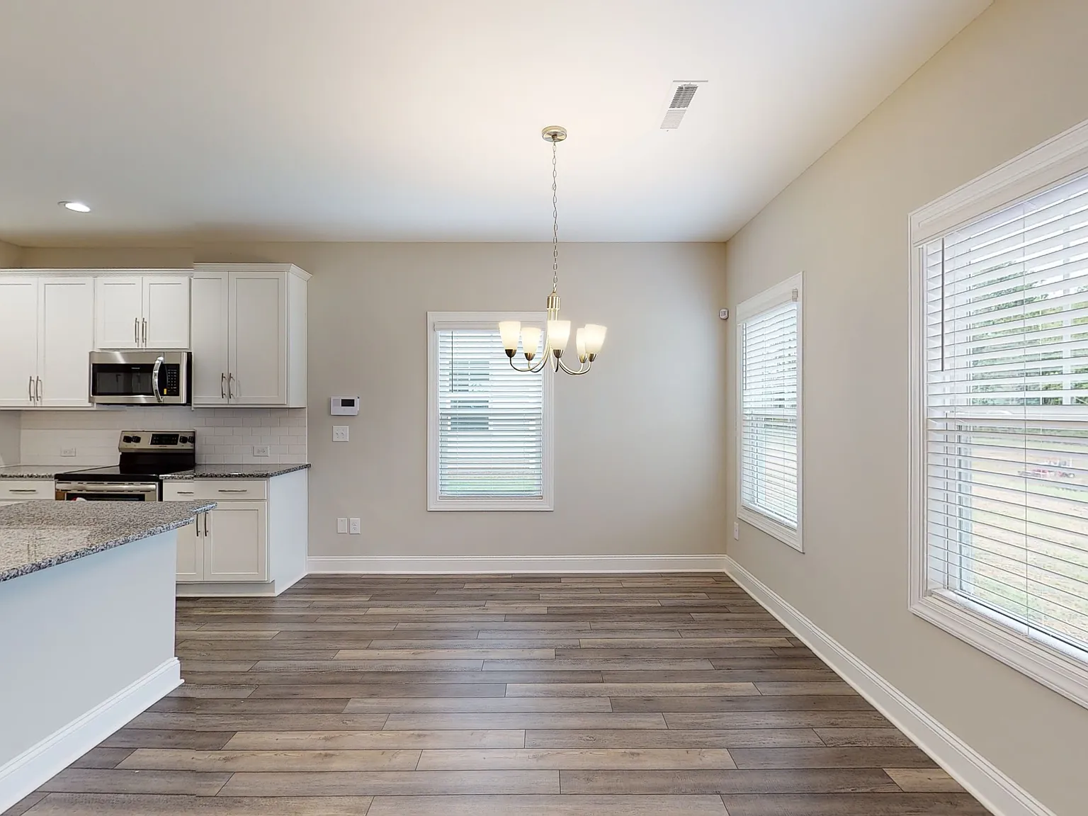 150 Hanover Ct — Photo 3