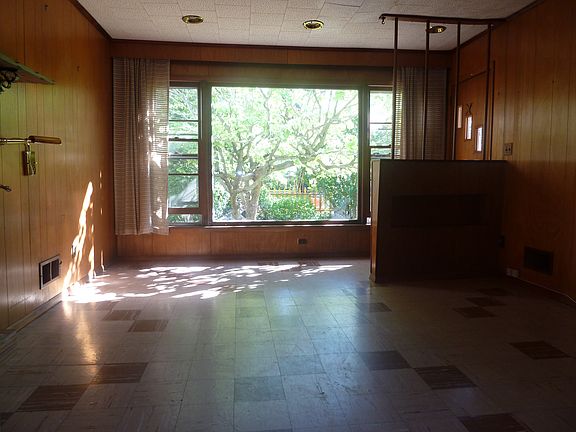 3rd image of 39 Borcher Ave