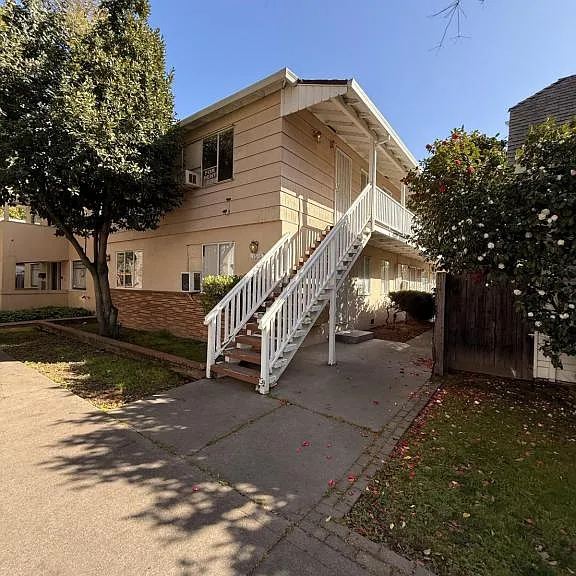 1616 S St — Photo 21